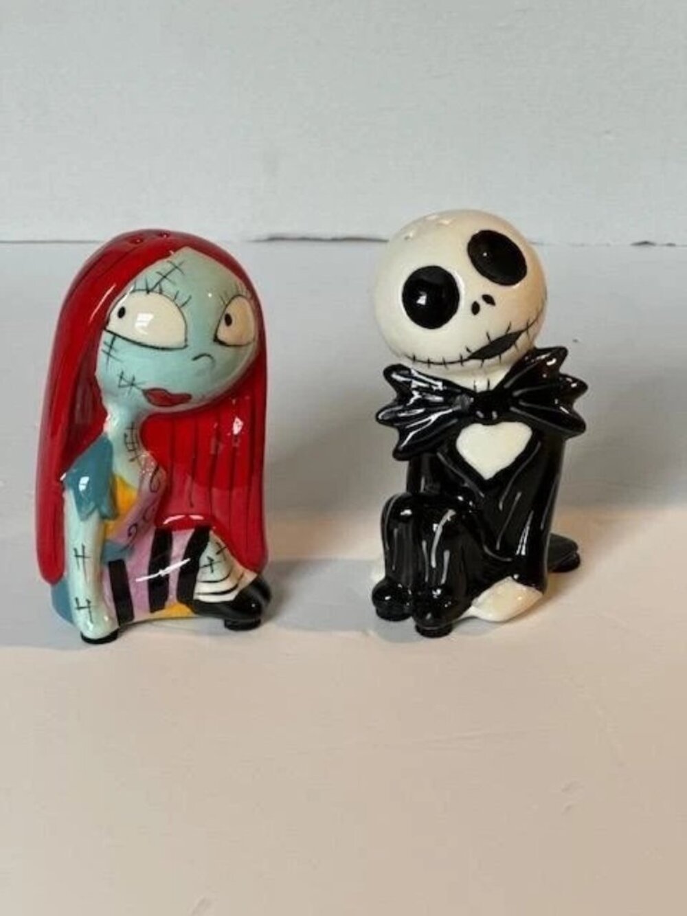 * Disney Tim Burton The Nightmare Before Christmas Salt and Pepper Shakers Set